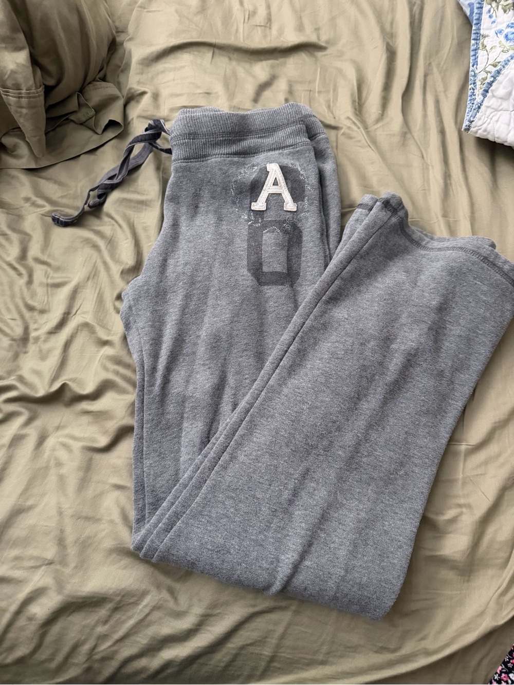 y2k aerie Gray Straight Leg Sweatpants with 'A' Patch
